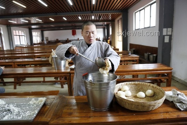 文班亚马少林寺剃发修行探秘